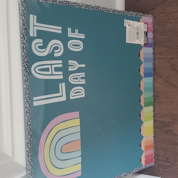 TEACHER'S ACCESSORIES - Picture 6 of 8